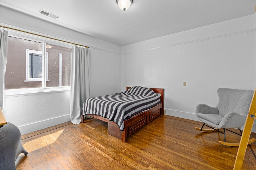 More Photos Of 2901-2903 Sacramento St, Berkeley Storefront Retail Residential For Sale