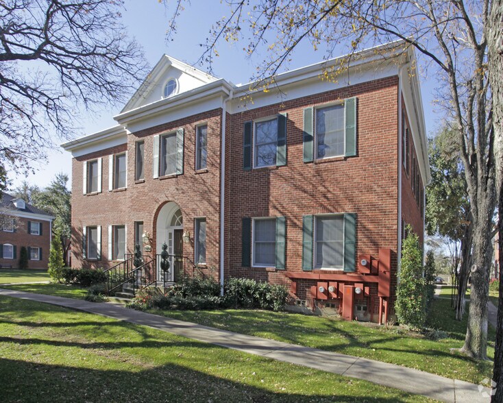 More Photos Of 2015 E Lamar Blvd, Arlington Office For Sale