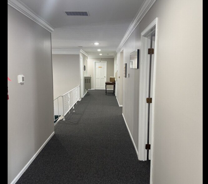 More Photos Of 4040 S Meridian St, Indianapolis Office For Lease