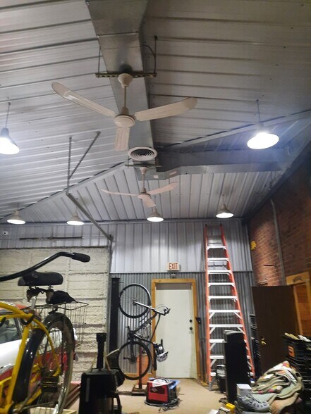 More Photos Of 1124 E Houston Ave, Crockett Freestanding For Sale