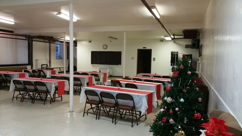 More Photos Of 1754 N Clark St, Chicago Religious Facility For Sale