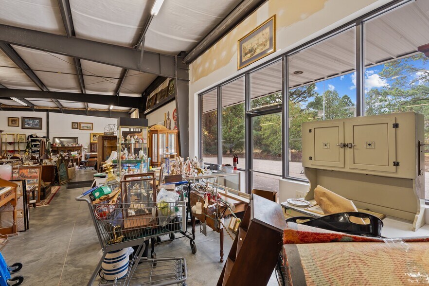 More Photos Of 161 Dawkins St, Aberdeen Showroom For Sale