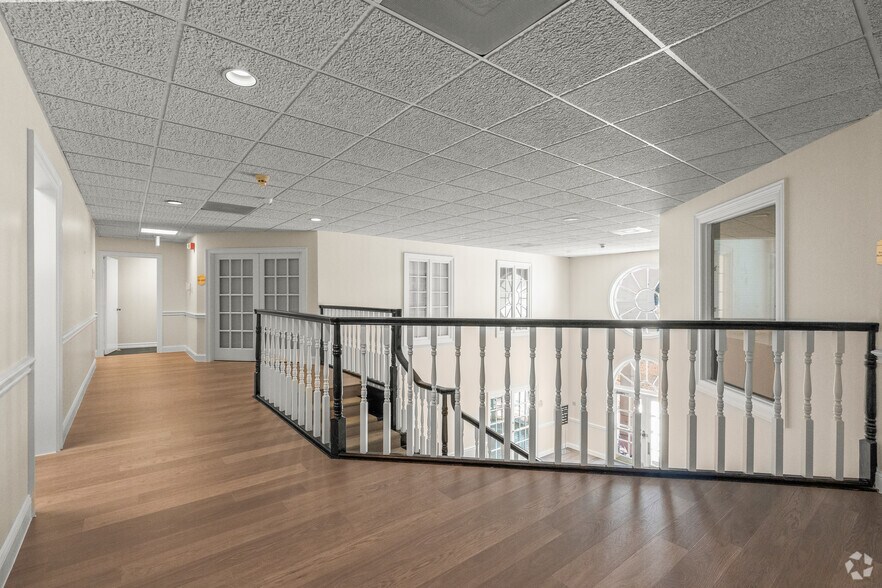 More Photos Of 1615 W Abram St, Arlington Office For Lease