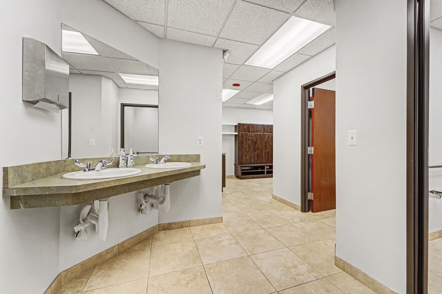 More Photos Of 2950 Crooks Rd, Rochester Hills Healthcare For Lease