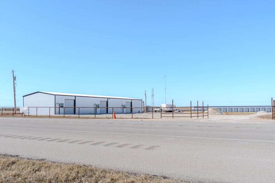 More Photos Of 9466 TX-79, Wichita Falls Warehouse For Lease