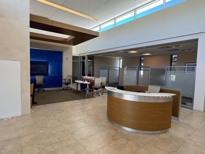 More Photos Of 5576 Grove Blvd, Hoover Bank For Lease