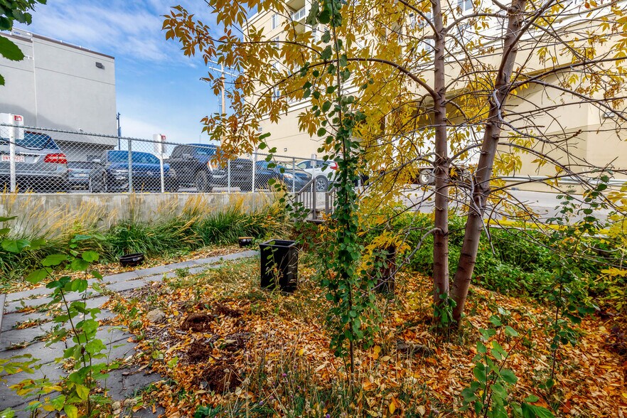 More Photos Of 2032 34th Ave SW, Calgary Office For Sale