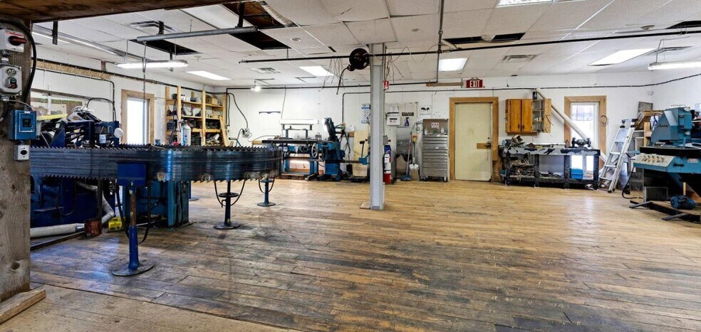 More Photos Of 8687 Highway 511, Lanark Highlands Manufacturing For Sale