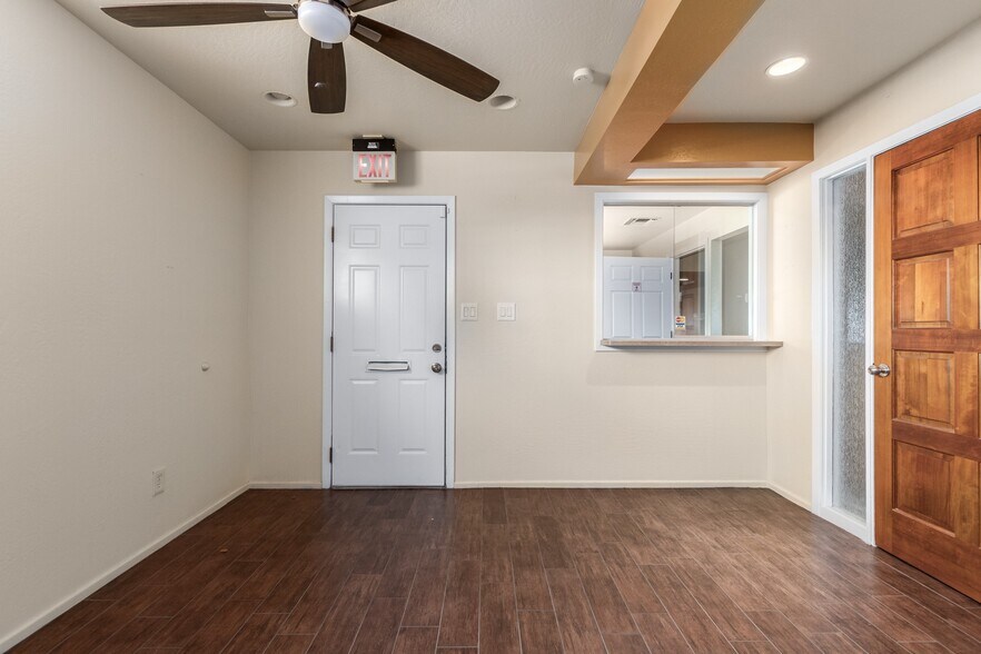 More Photos Of 2101 W Bethany Home Rd, Phoenix Office For Lease