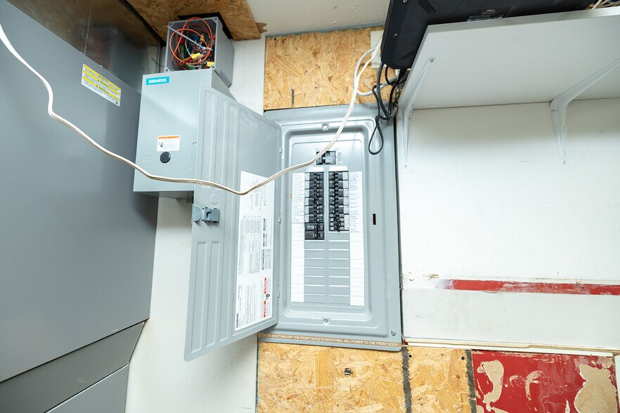 More Photos Of 115 N Main St, Lindsborg General Retail For Sale