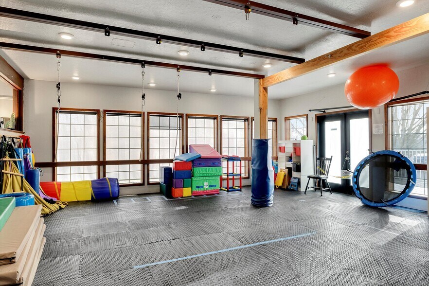 More Photos Of 113 N Elm St, Canby Restaurant For Lease