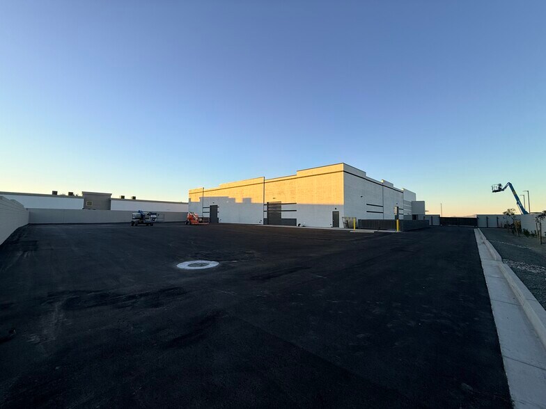 More Photos Of 8817 E Pecos Rd, Mesa Warehouse For Lease