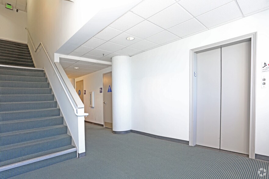 More Photos Of 5901 Christie Ave, Emeryville Office For Lease