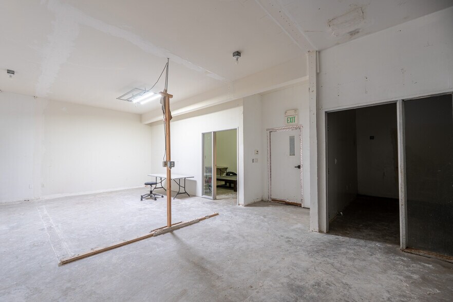 More Photos Of 5261-5265 E Washington Blvd, Commerce Warehouse For Sale