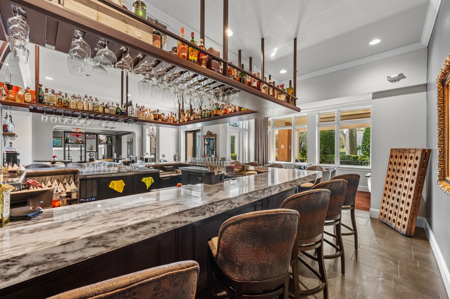 More Photos Of 655 2nd Ave S, Saint Petersburg Restaurant For Sale