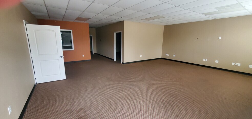 More Photos Of 12701 Fuqua St, Houston Showroom For Lease