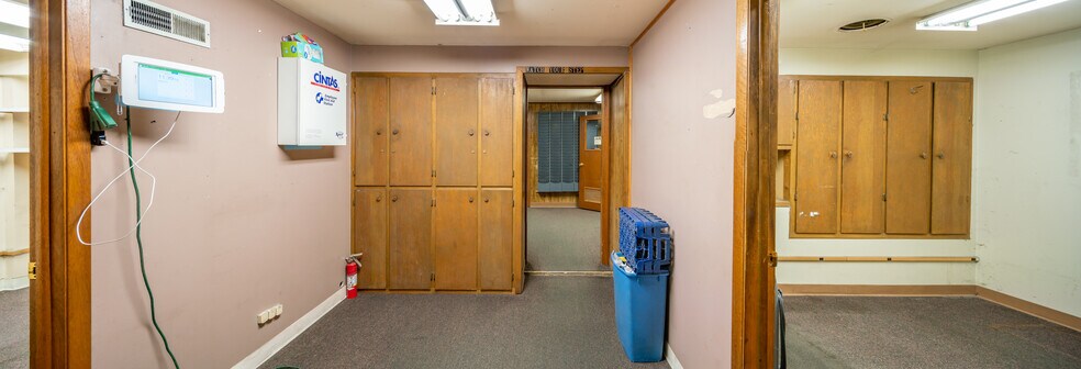 More Photos Of 2516 9th St, Great Bend Warehouse For Sale