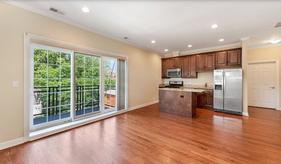 More Photos Of 1625 W Irving Park Rd, Chicago Apartments For Sale