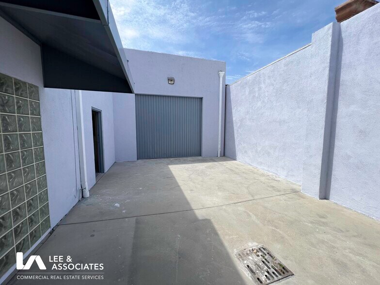 More Photos Of 2040-2050 16th St, Long Beach Manufacturing For Lease