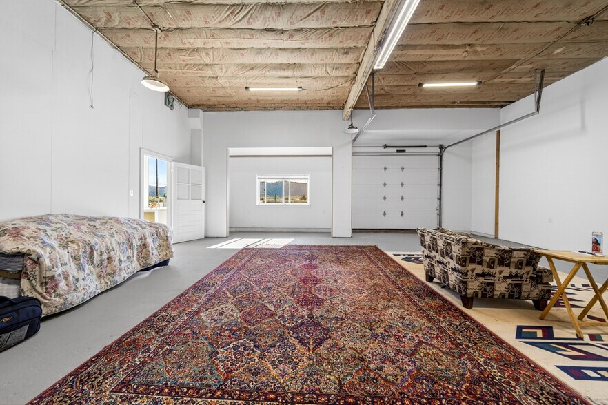 More Photos Of 77231 Highway 101, Gardiner Storefront Retail Residential For Sale