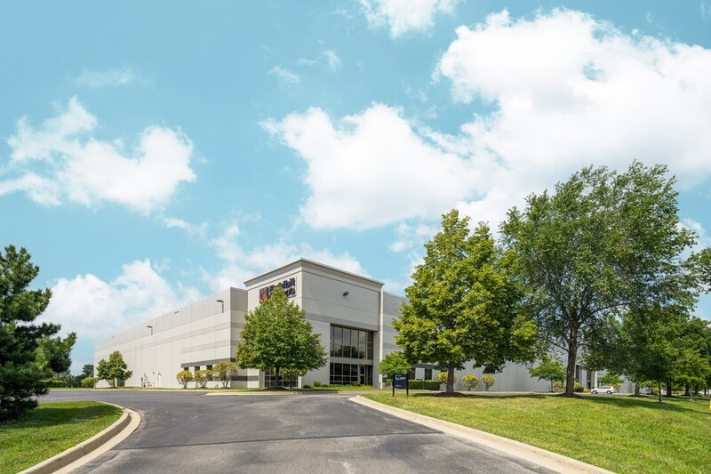 More Photos Of 300 Airport Rd, Elgin Warehouse For Lease