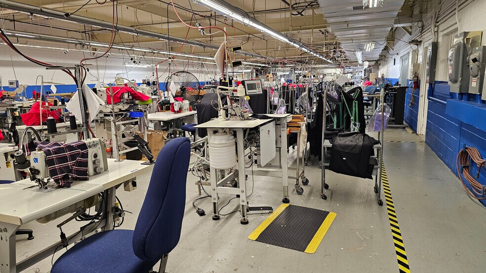 More Photos Of 120 S Church Ave, Garland Manufacturing For Lease