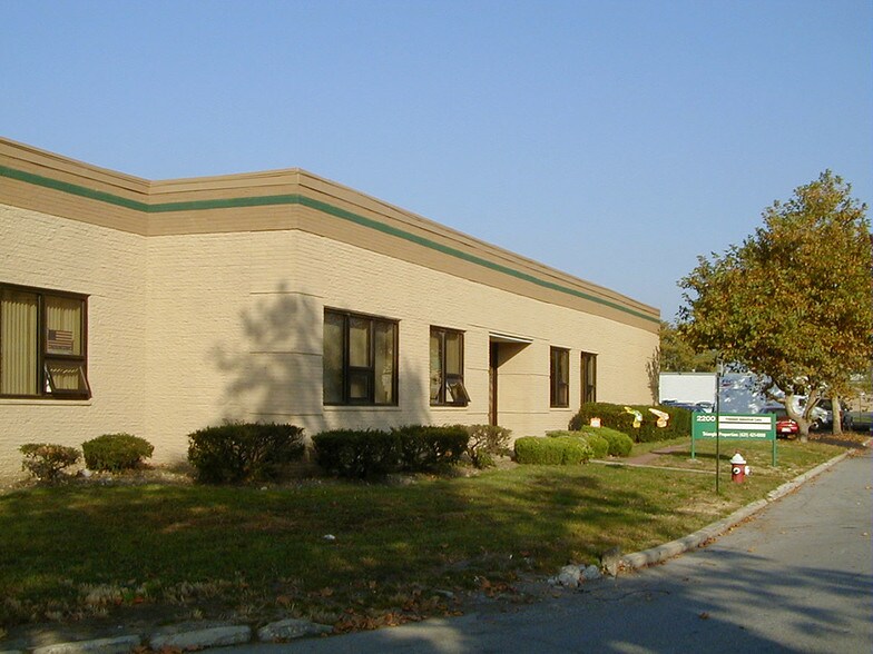 Primary Photo Of 2200 Shames Dr, Westbury Warehouse For Lease