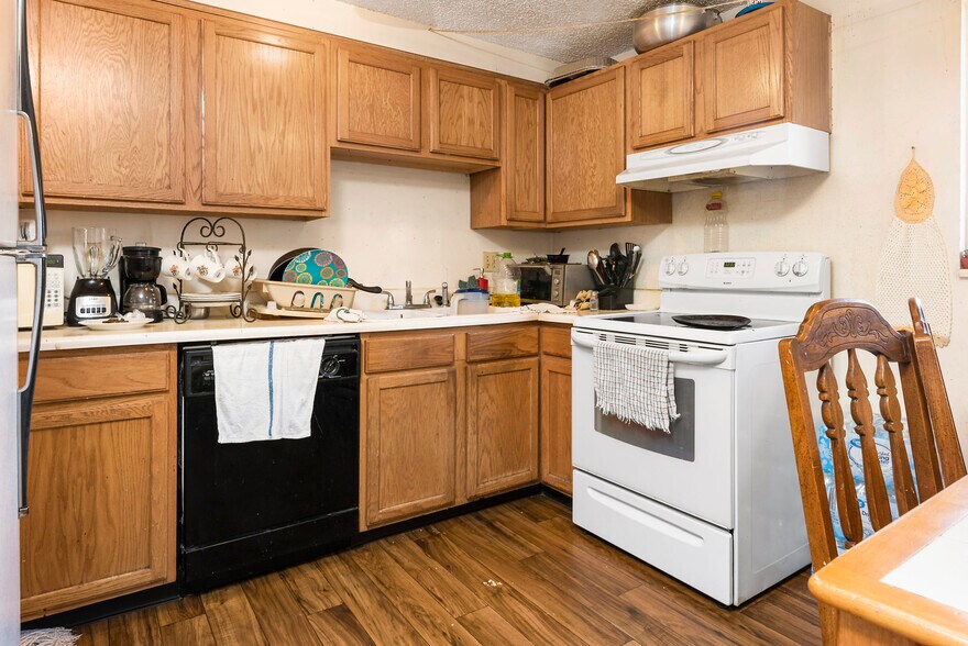 More Photos Of 4060 Airport Rd, Colorado Springs Apartments For Sale