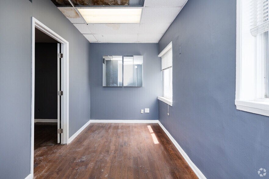 More Photos Of 8228 W Sunset Blvd, Los Angeles Office For Lease