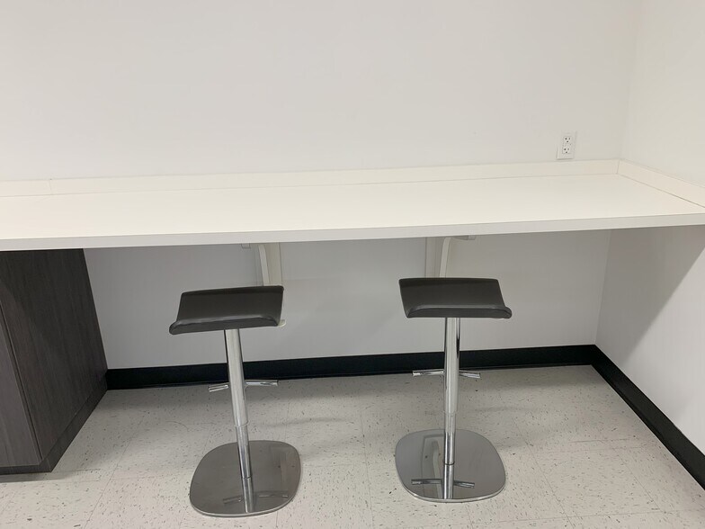 More Photos Of 255 Alhambra Cir, Coral Gables Office For Lease