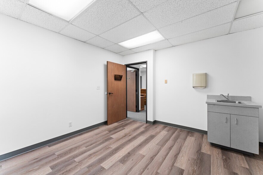 More Photos Of 2460 N Ponderosa Dr, Camarillo Medical For Sale