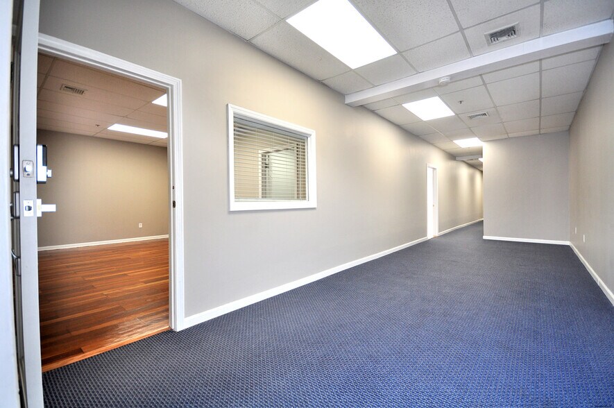 More Photos Of 75 Berlin Rd, Cromwell Medical For Sale