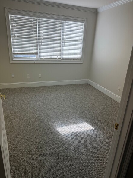 More Photos Of 327 Dahlonega St, Cumming Office For Lease