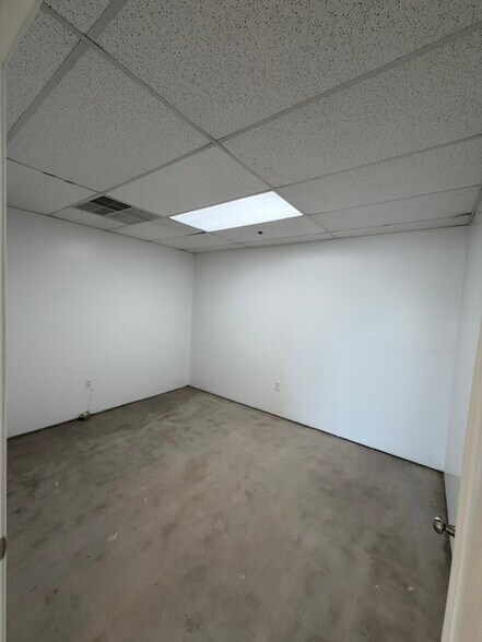 More Photos Of 5809-5835 W Reno Ave, Oklahoma City Storefront For Lease
