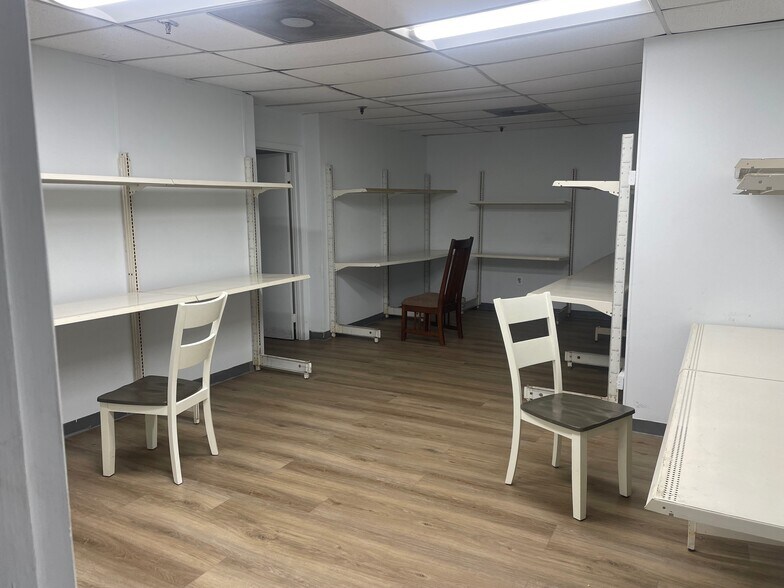 More Photos Of 5225 Kilmer Pl, Hyattsville Warehouse For Lease