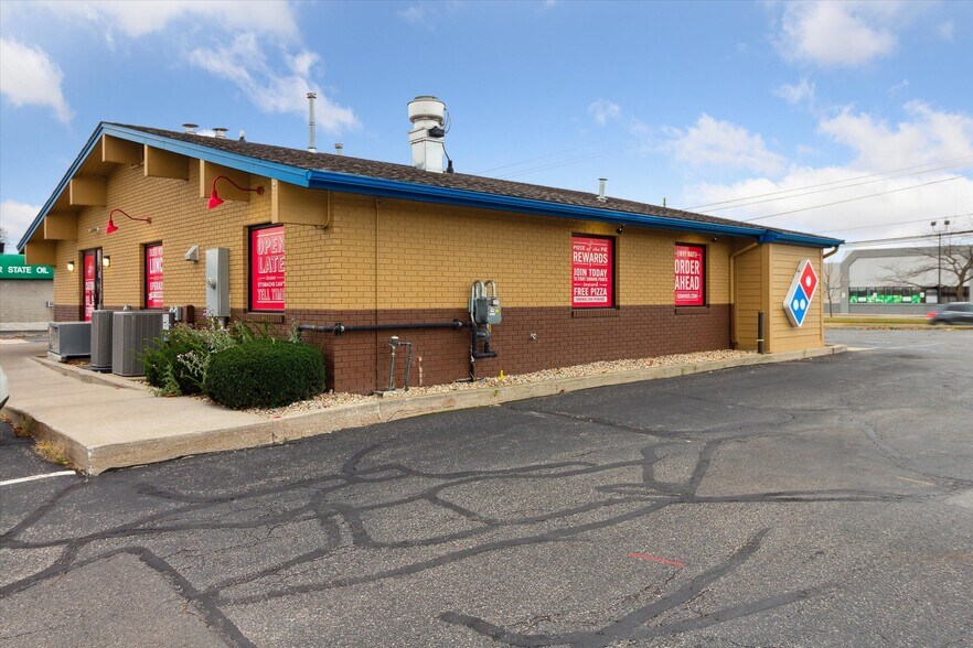 More Photos Of 1380 Wright Ave, Alma Freestanding For Sale