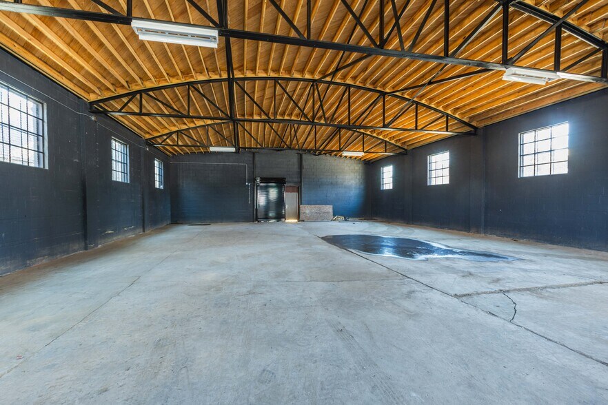 More Photos Of 740 SW Bluff St, Atlanta Warehouse For Sale