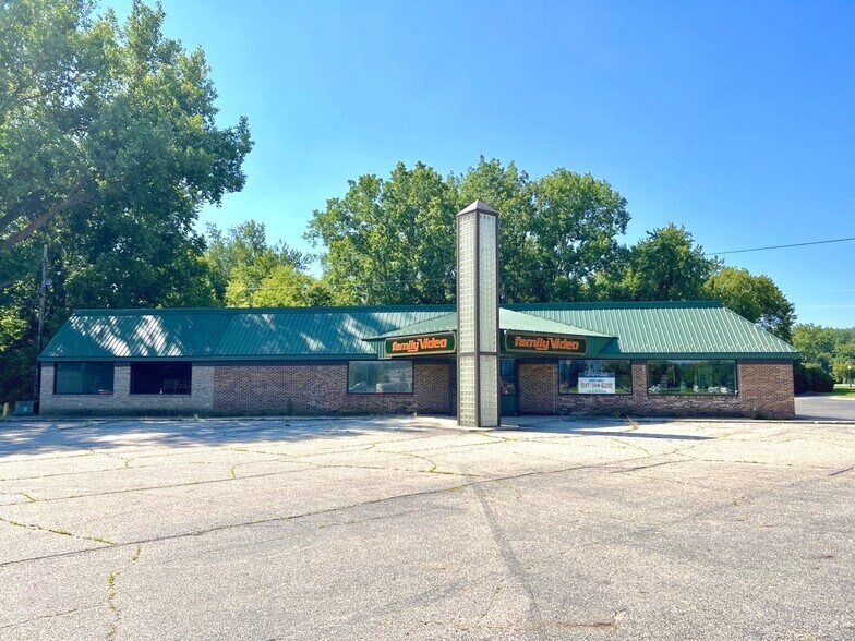 Primary Photo Of 488 S Dexter St, Ionia Freestanding For Lease