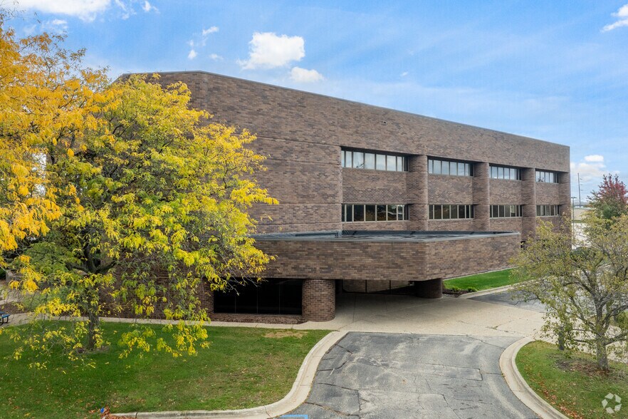 More Photos Of 700 & 734 S Waverly Rd, Holland Office For Lease