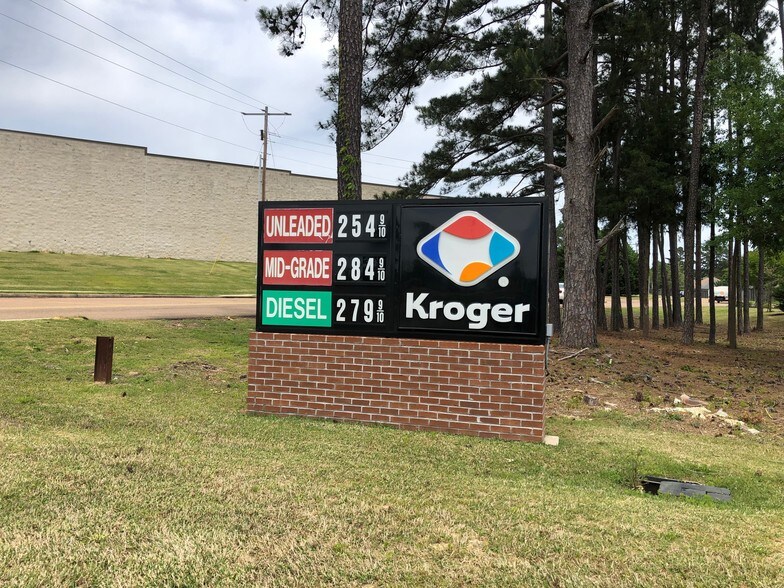 More Photos Of 1030-1060 Spillway Cir, Brandon Storefront For Lease