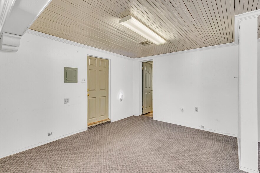 More Photos Of 2901 N Alvernon Way, Tucson Office For Sale