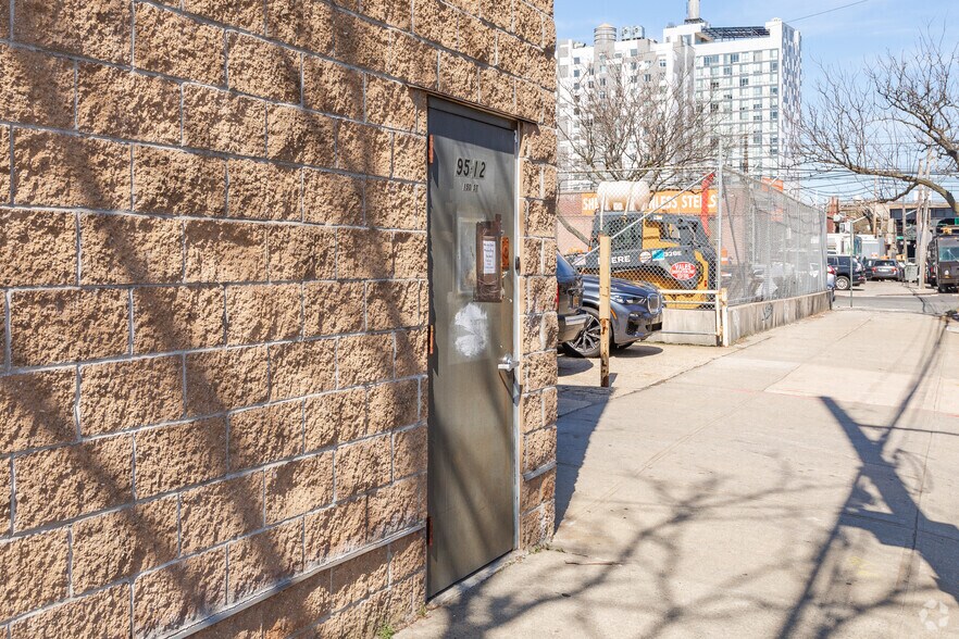 More Photos Of 9512 150th St, Jamaica Warehouse For Lease