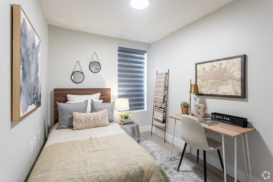 More Photos Of 10015 103 Av NW, Edmonton Apartments For Sale