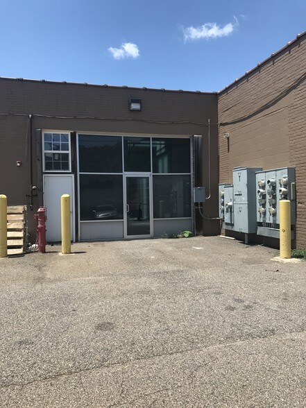 More Photos Of 711 Hospital St, Richmond Warehouse For Lease