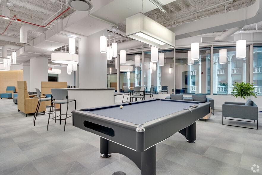 More Photos Of 10 S LaSalle St, Chicago Office For Lease