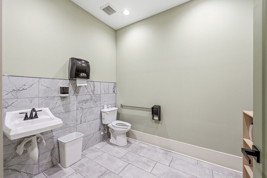 More Photos Of 3663 Southland Dr, Flowery Branch Warehouse For Sale