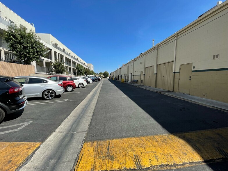 More Photos Of 9545 Reseda Blvd, Northridge Storefront For Lease