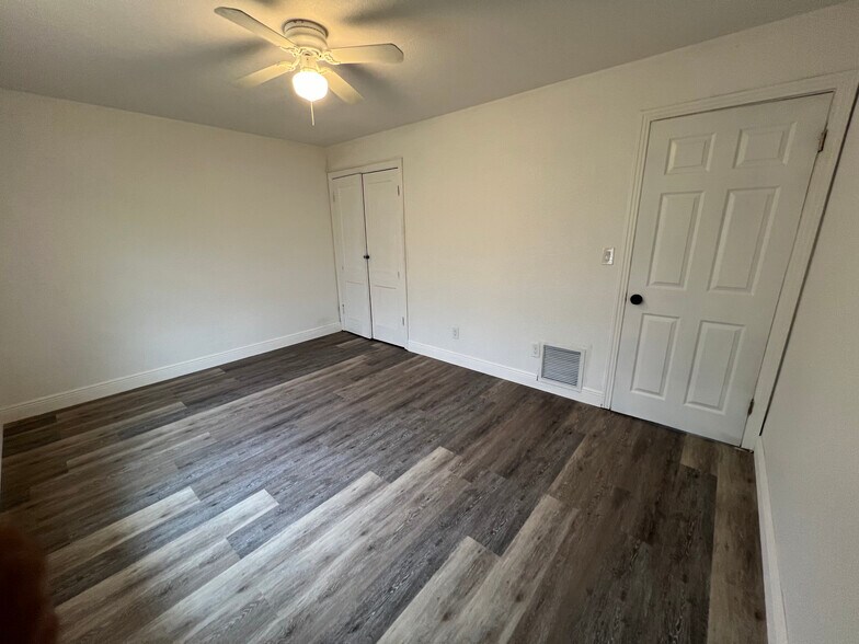 More Photos Of 1630 Harbor Dr, Clearwater Multifamily For Sale