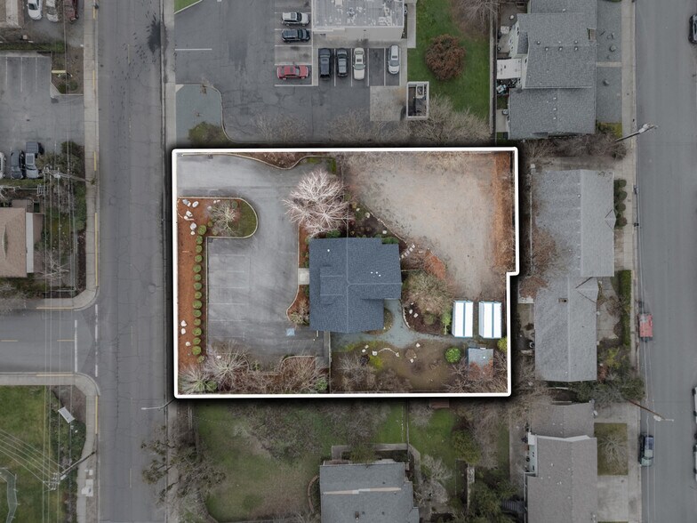 More Photos Of 858 NE A St, Grants Pass Office Residential For Sale