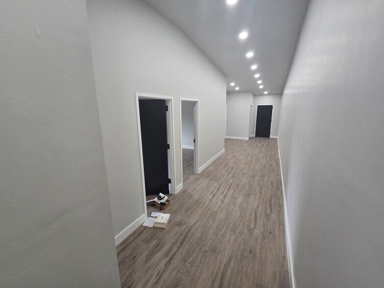 More Photos Of 3725 NE 104th St, Oklahoma City Light Distribution For Lease